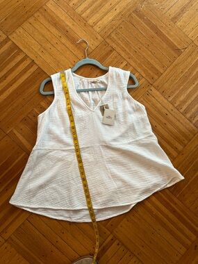 Faherty White Sleeveless Gauze V-Neck Top